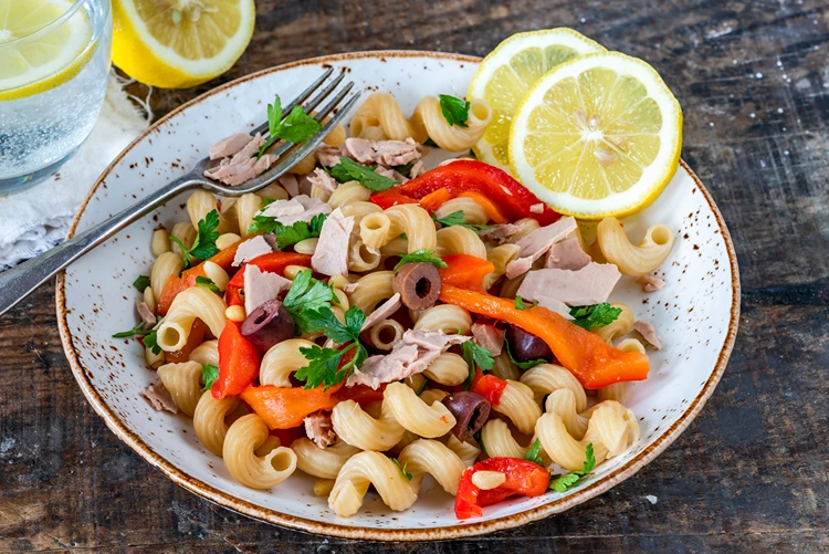 warmer nudelsalat mit thunfisch