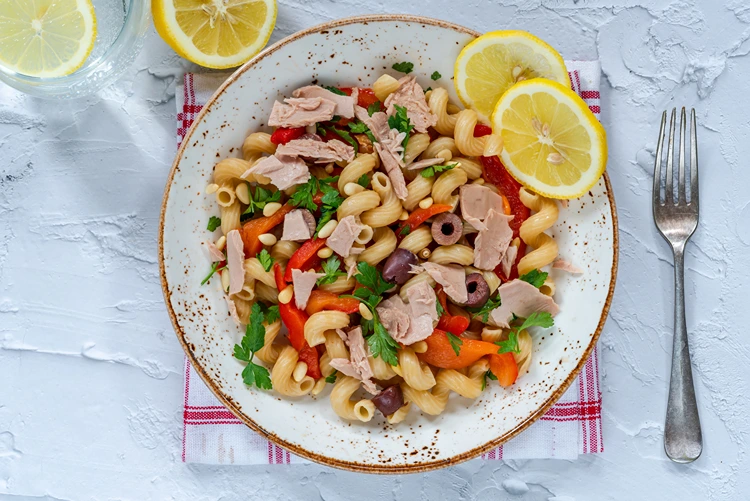 warmer salat für den sommer pasta thunfisch