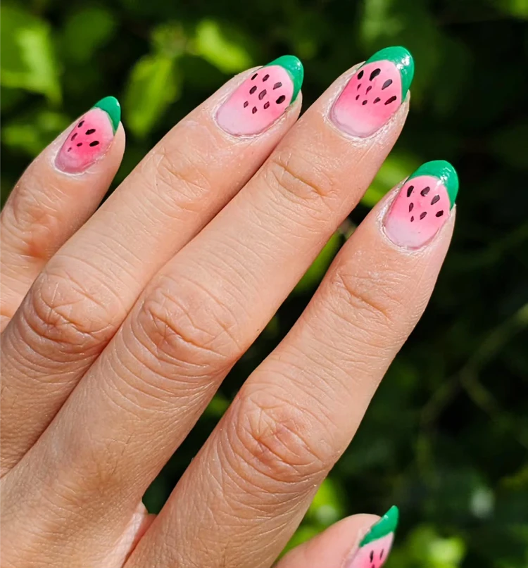 wassermelone french nails sommertrend 2025