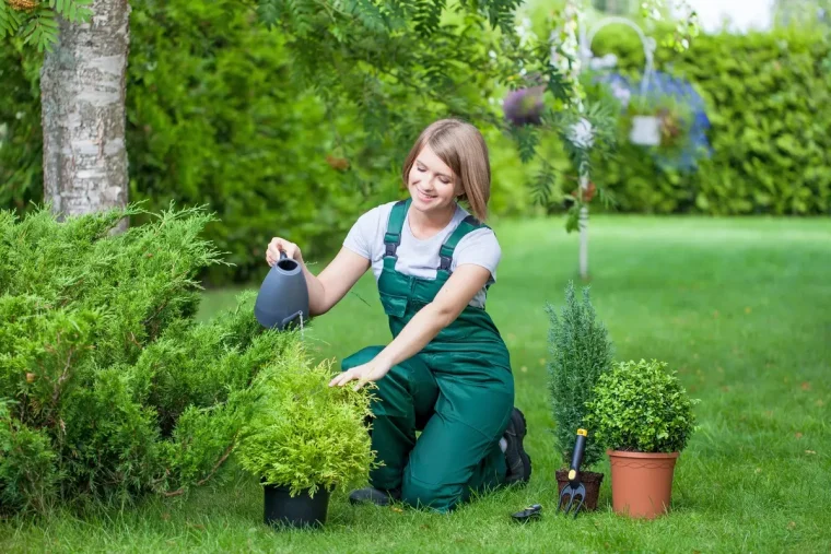 Arbeitskleidung für den Garten für Komfort, Schutz und Stil