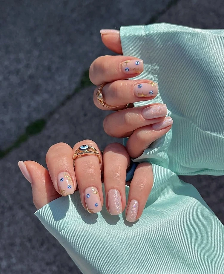 böses auge nailart für sommer 2025
