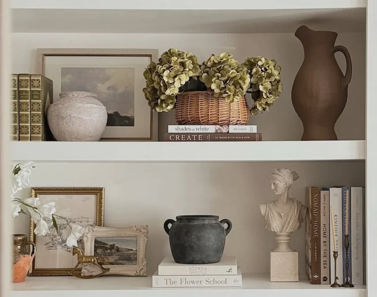 Bücherregal dekorieren die Grundprinzipien im Überblick