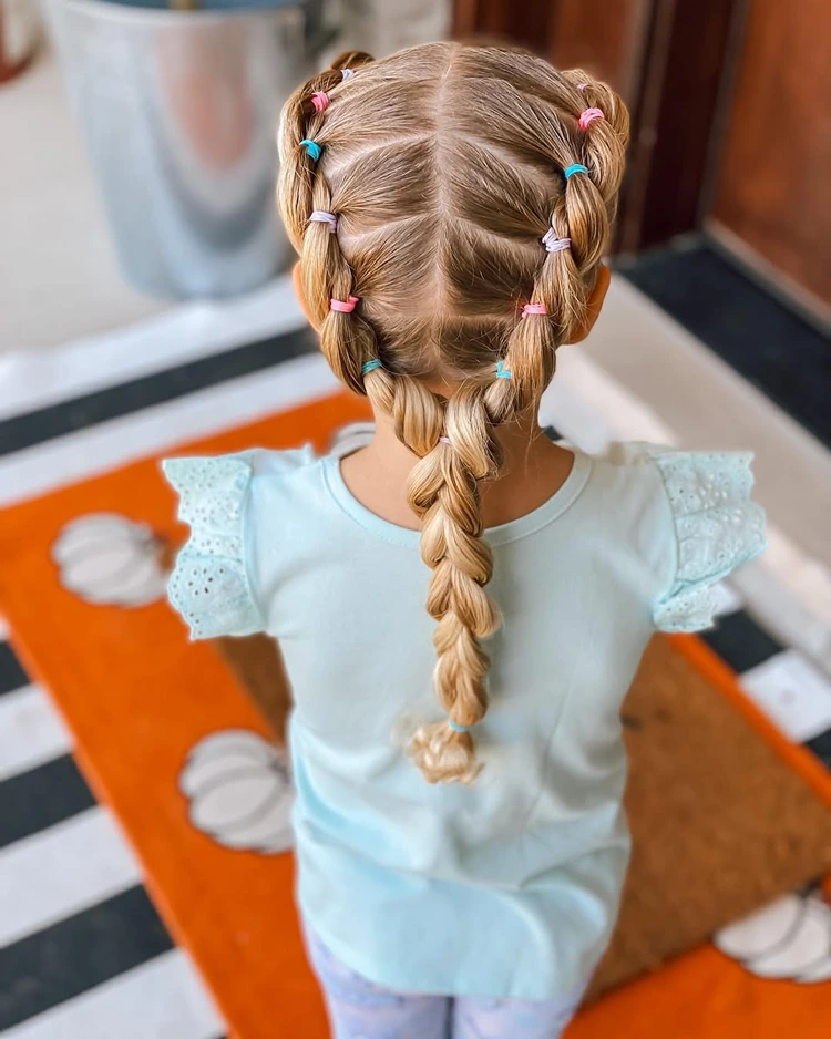 bunte pull through zöpfe einschulung frisuridee