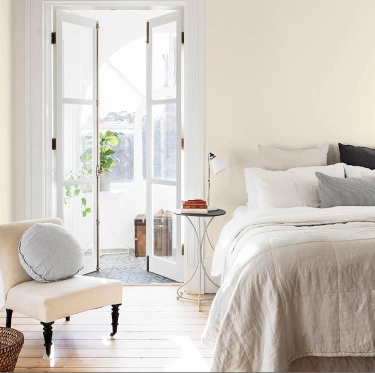 Cremig Weiß wirkt berihigend im Schlafzimmer