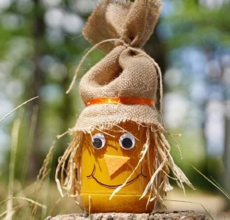 Deko für den Herbstgarten mit Vogelscheuche aus Glas