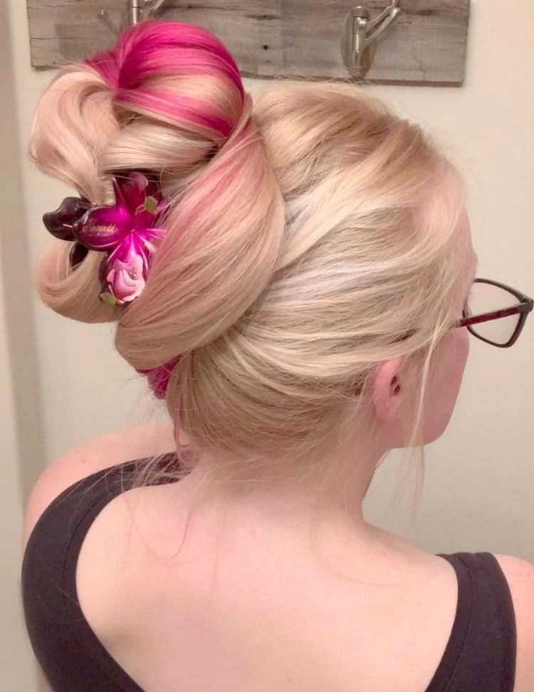 dutt mit haarklammern stylen