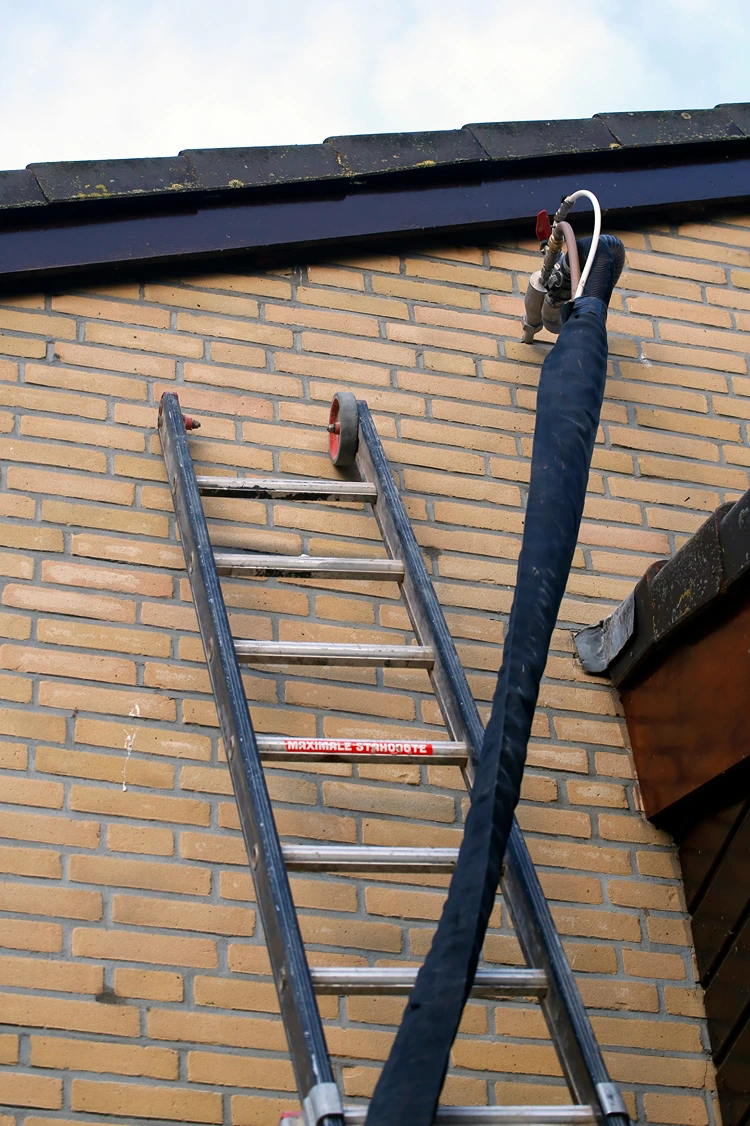 einblasdämmung für eine alte ziegelfassade