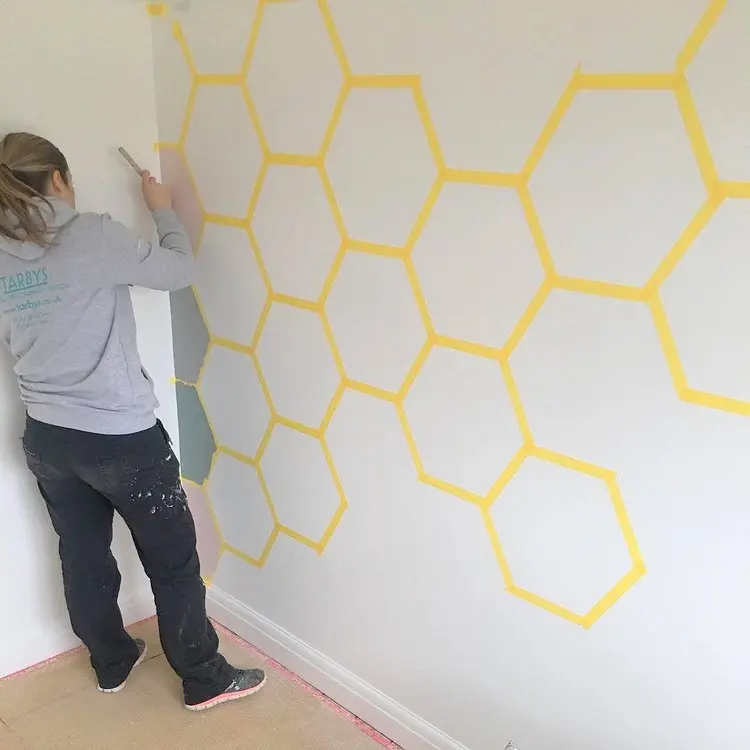 Einfache Wandgestaltung für Wohnzimmer, Schlafzimmer und Flur mit Hexagon-Motiven