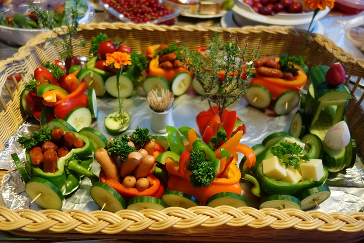 einschulungsfeier gesunde buffet ideen gemüsewagen