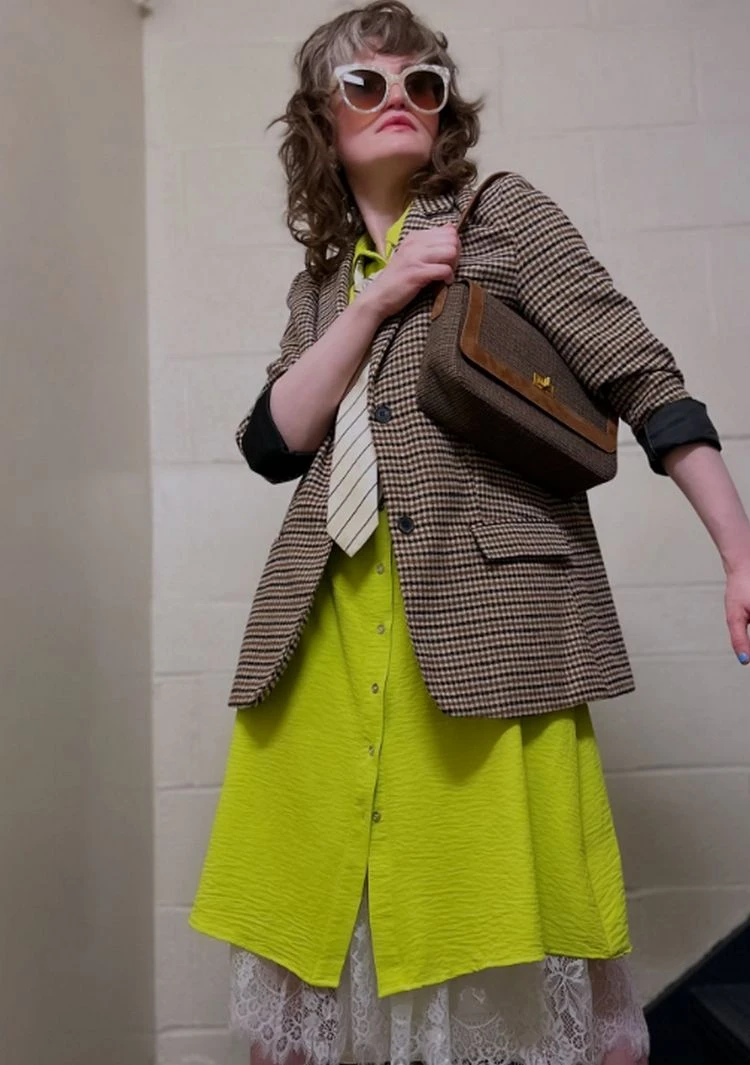 feminine kombinationen wie man kleider und röcke gut stylt