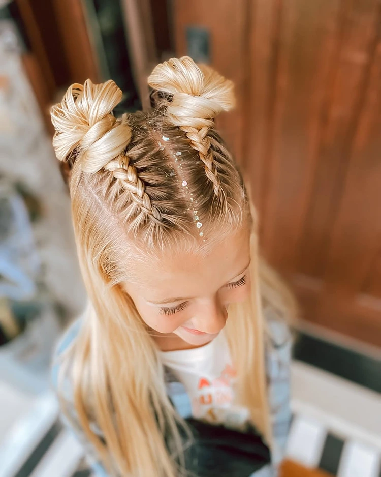 geflochtere space bunt mit glitzer frisuren bei kindern