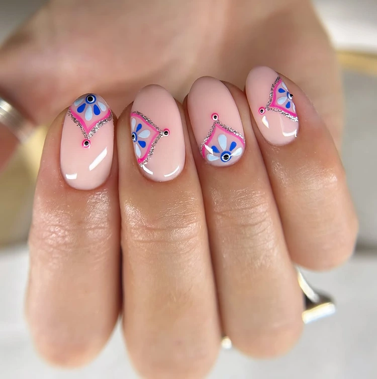 good vibes nägel mit schutzauge design