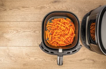 hausgemachte süßkartoffel pommes, in der heißluftfritteuse gemacht