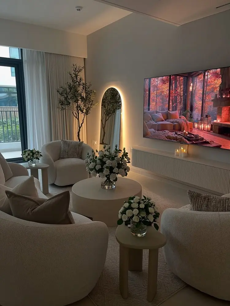 Ideen für indirekte Beleuchtung im Wohnzimmer - Dezenter Akzent mit einem beleuchteten Spiegel