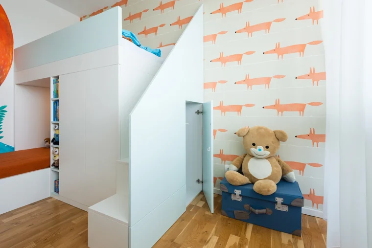 integrierter stauraum unter dem hochbett mit kuschelecke