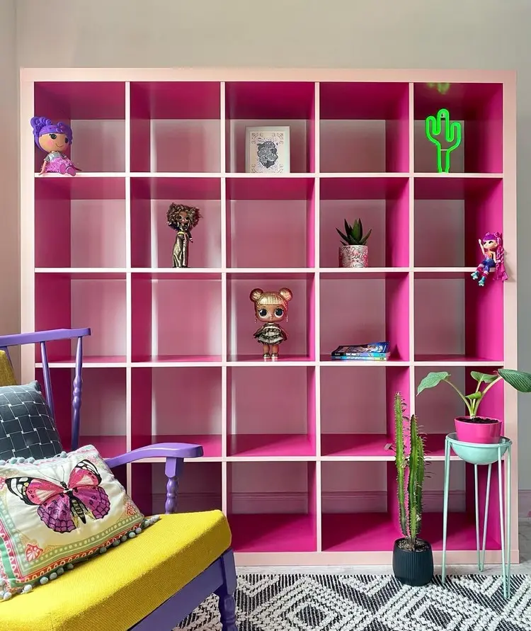 Kallax-Regal streichen in Pink und mit hellen Kanten für ein Mädchenzimmer