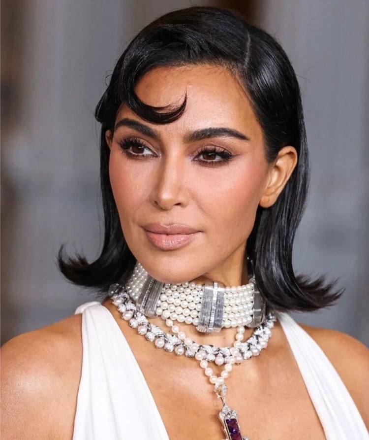 kim kardashian mit flippy bob a la pamela anderson