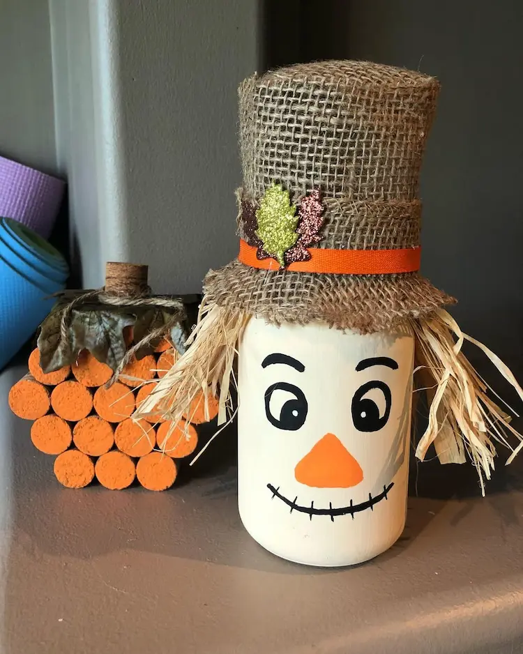 Kürbis aus Weinkorken und Vogelscheuche aus Marmeladenglas als Deko