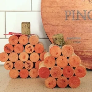 Kürbisse aus Weinkorken basteln Anleitung und schöne Dekoidee