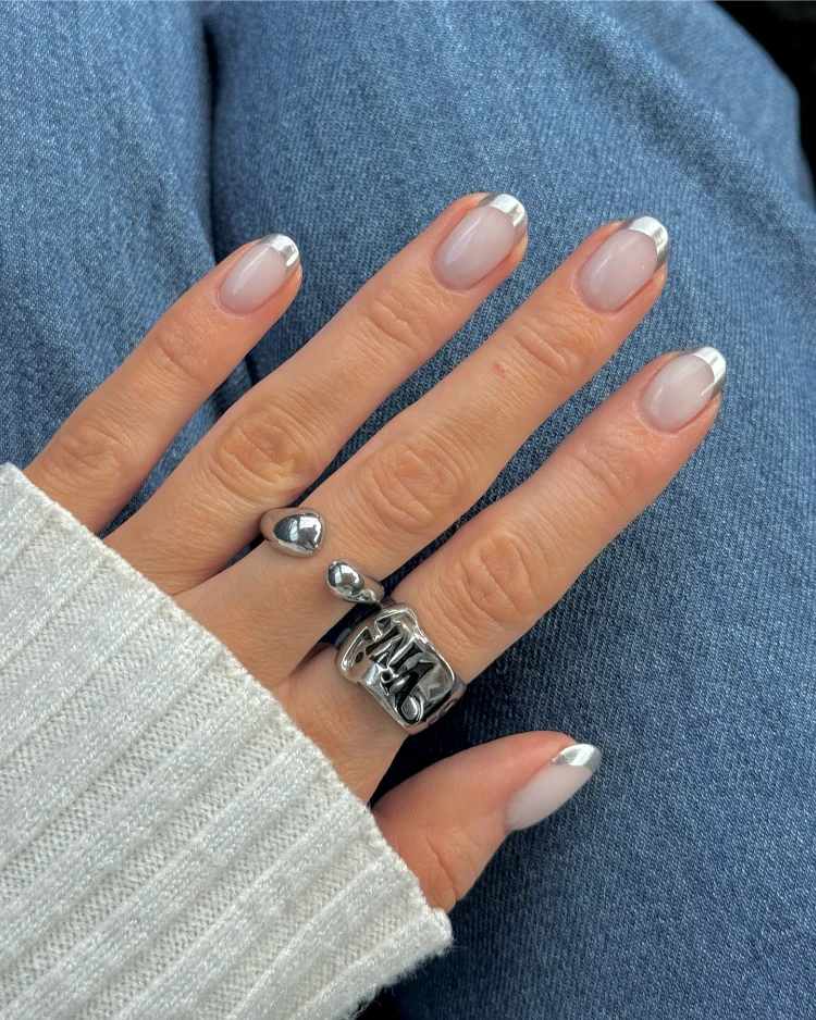kurze, natürliche french gelnägel metallic und chrome