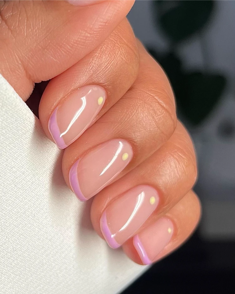 kurze, natürliche french gelnägel pastell french