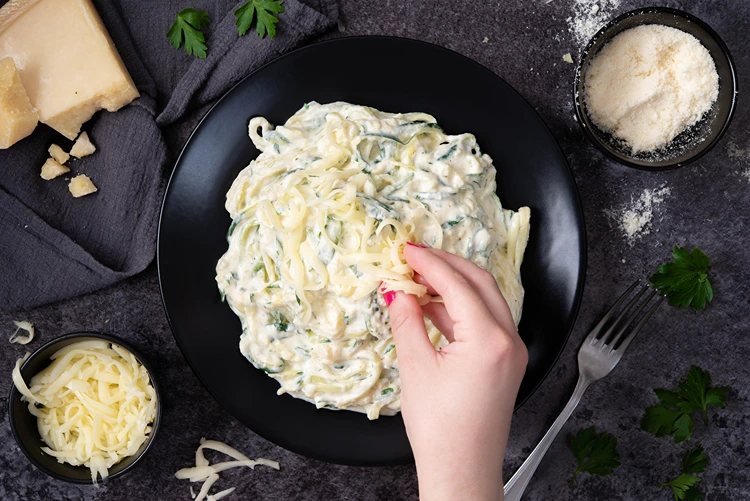 low carb zucchini spaghetti rezept