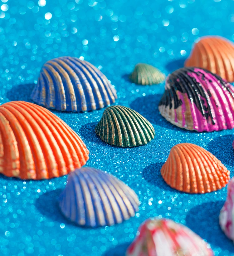 muscheln bunt bemalen mit kindern im sommer