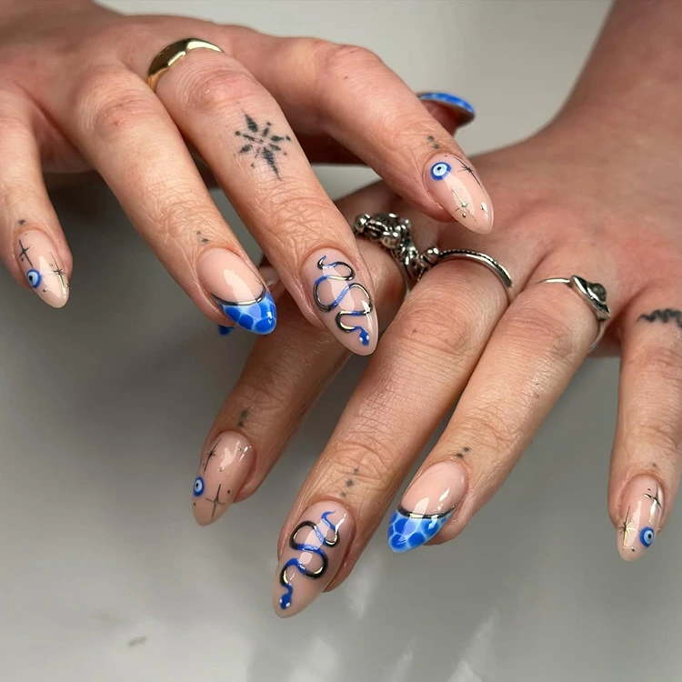 nageldeisgn für sommerglück mit bösem auge