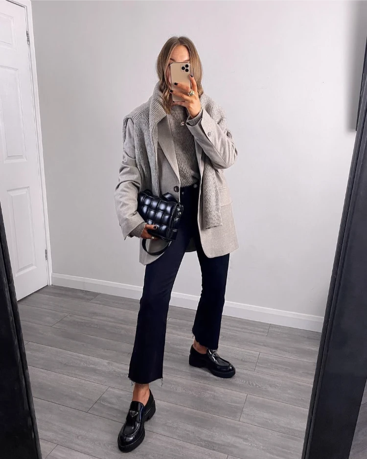 outfit mit cropped flare jeans für herbst winter