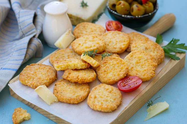 parmesan plätzchen mit kirschtomaten