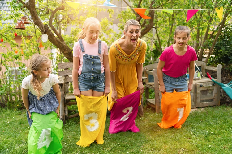 sackhüpfen lustiges gartenspiel einschulungsparty