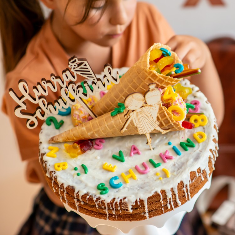 Schnelle Torte zur Einschulung für Mädchen - Rezept für Biskuitboden und Creme