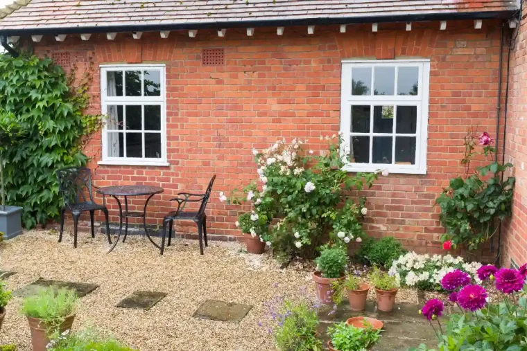 sitzecke im garten mit kies ihre natürliche wohlfühloase zu einem günstigen preis