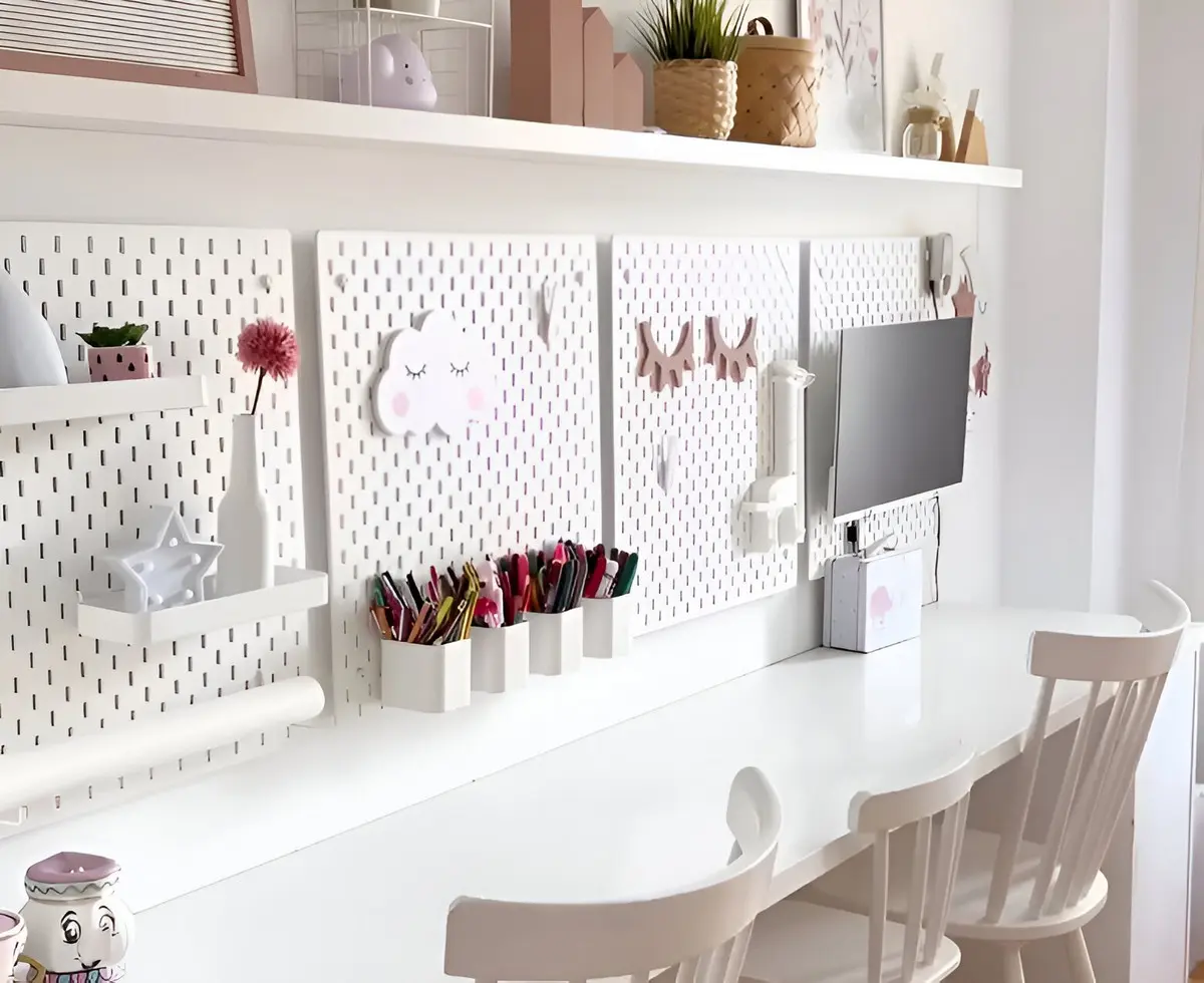 Skadis für den Schreibtisch - Wie Sie die Lochplatte von Ikea gestalten können