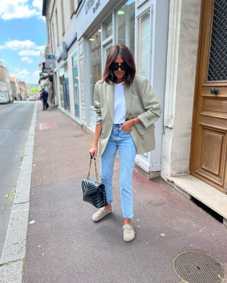 smart casual outfit mit birkenstock boston mit blazer und jeans