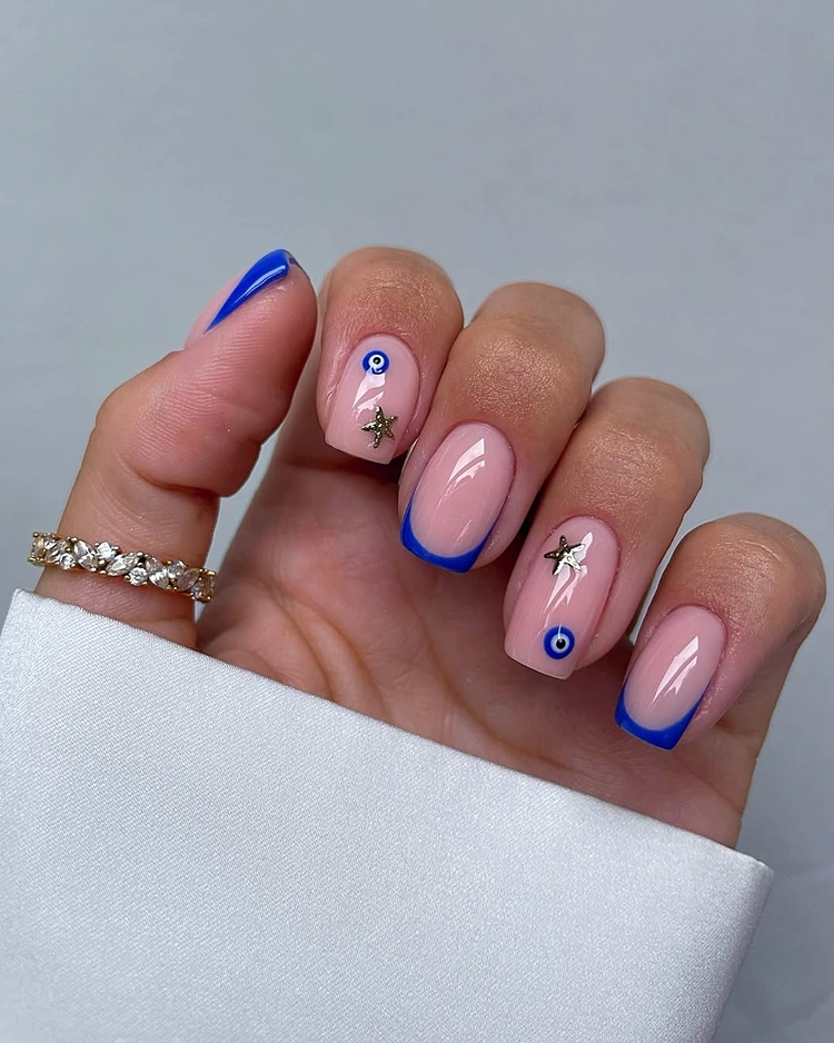 sommer nägel das blaue auge und goldene seesterne