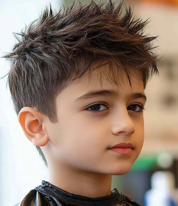 Spike Haarschnitt für mittellange Haare für Jungs