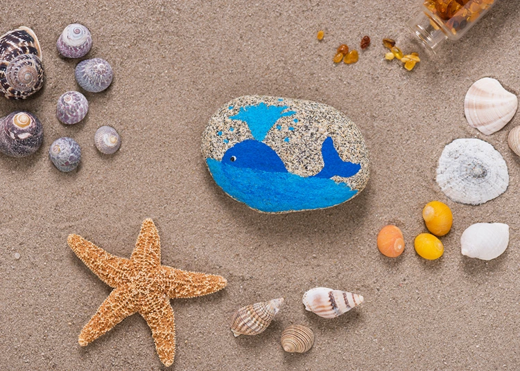 steine bemalen im sommer wal motiv