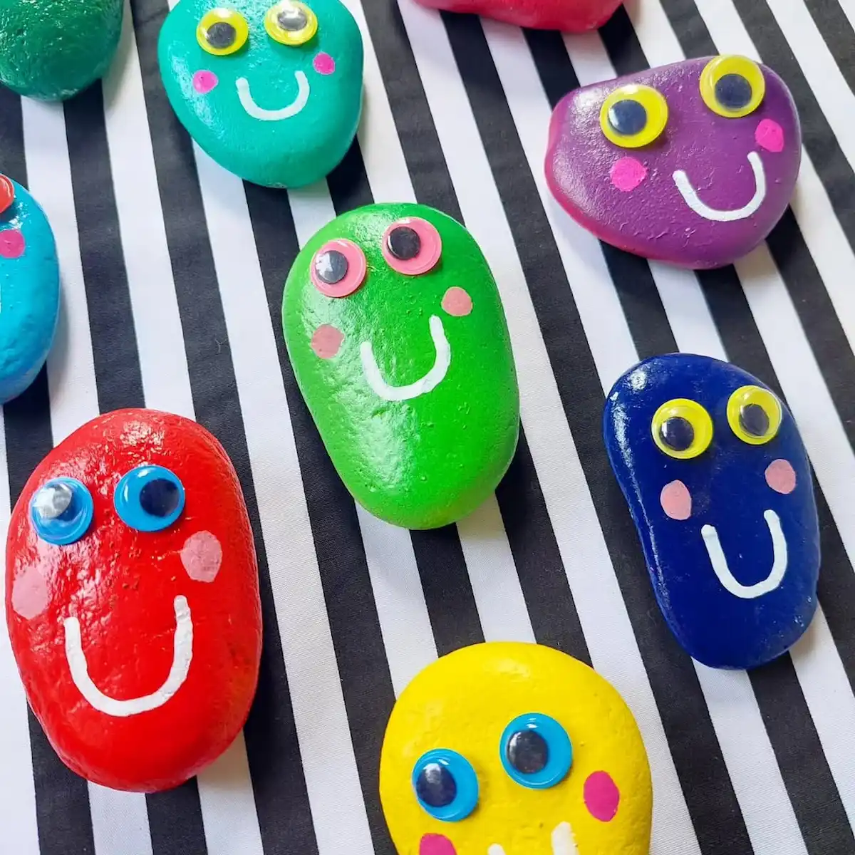 steine bemalen und als mutmacher zur schule mitnehmen