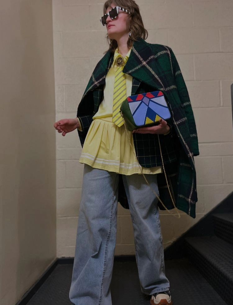 stilvolles angesagtes ensemble für kältere tage