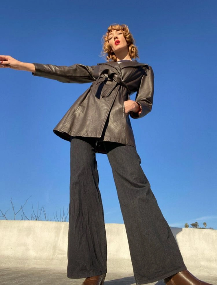 trenchcoat tragen, aber kurz