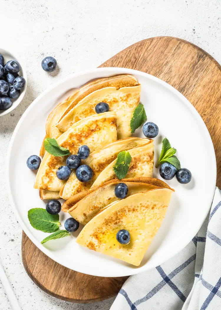 vegane Crepes mit Beeren garnieren leckere Ideen für Beläge