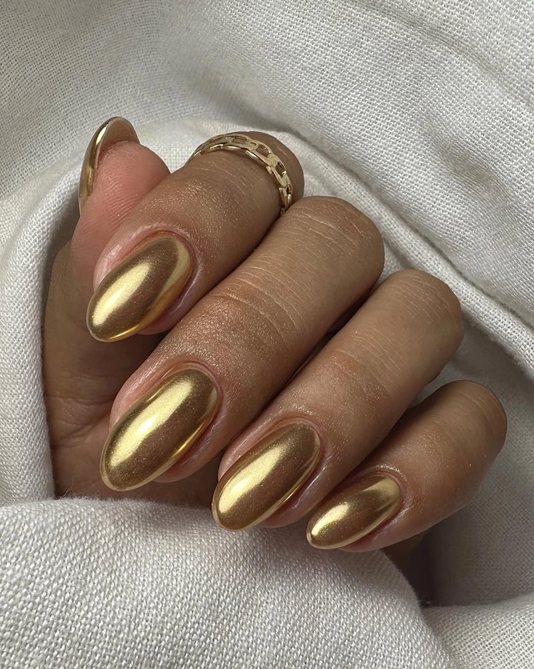 vollflächiges gold chrome design herbst 2025