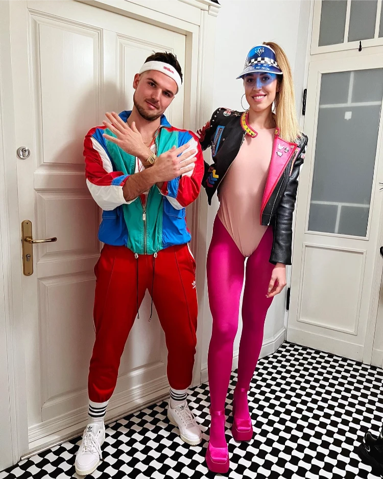 von den 80ern inspirierte sommeroutfits für partys