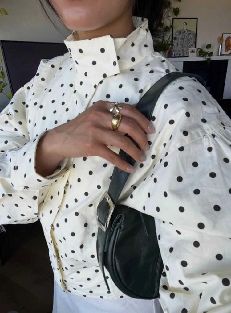 wie sie ihre polka dot Übergangsjacken großartig aussehen lassen