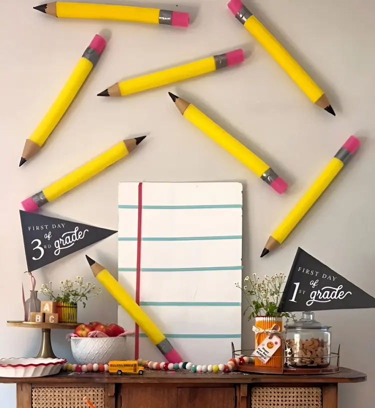 XXL Deko zur Einschulung mit Poolnudeln - Bleistifte oder Buntstifte basteln