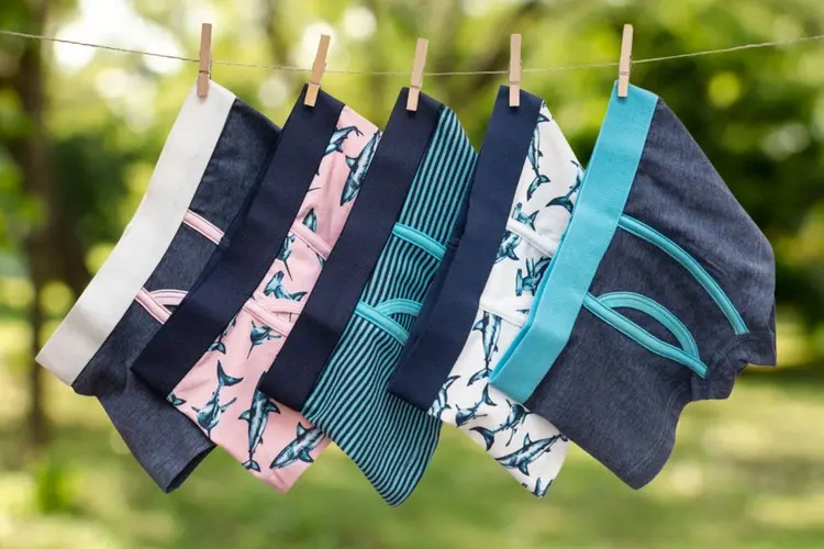 Zunächst trugen Männer Hemden, dann Einteiler und nach 1900 entwickelten sich die Unterhosen