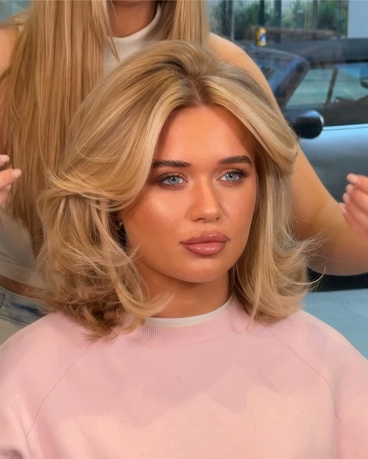 90s mittellanger gestufter bob – blondes haar