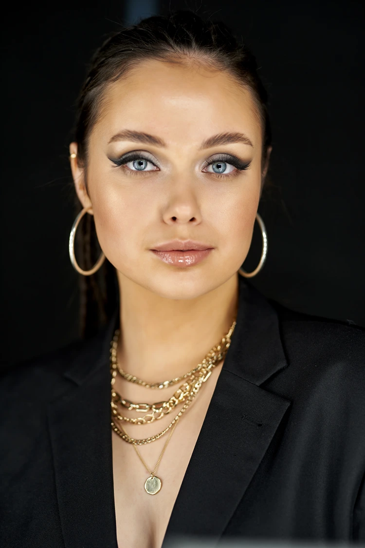 abend make up ideen für smokey eyes bei braunen haaren