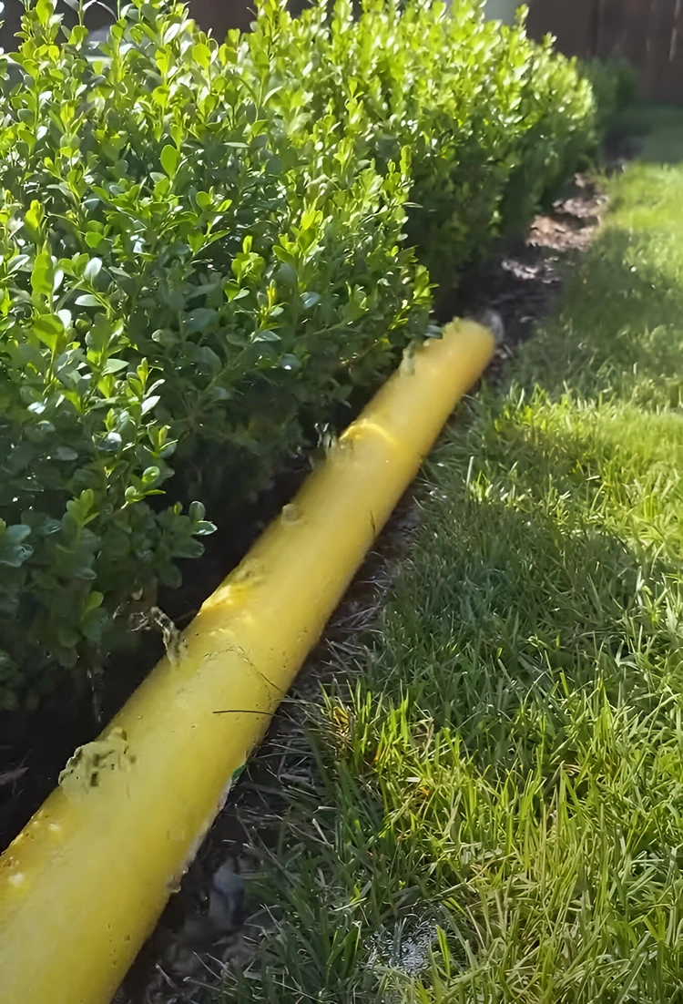 Alte Schwimmnudeln verwerten für einen DIY-Gartensprinkler